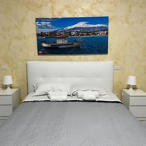 https://stonehouse2.taorminaitalyhotels.com